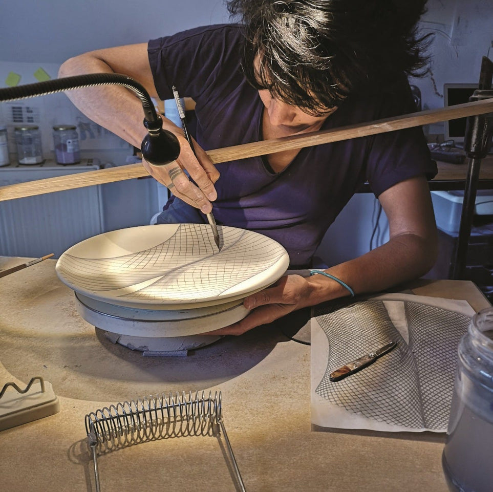 Decorative plate - Yellow cast shadow