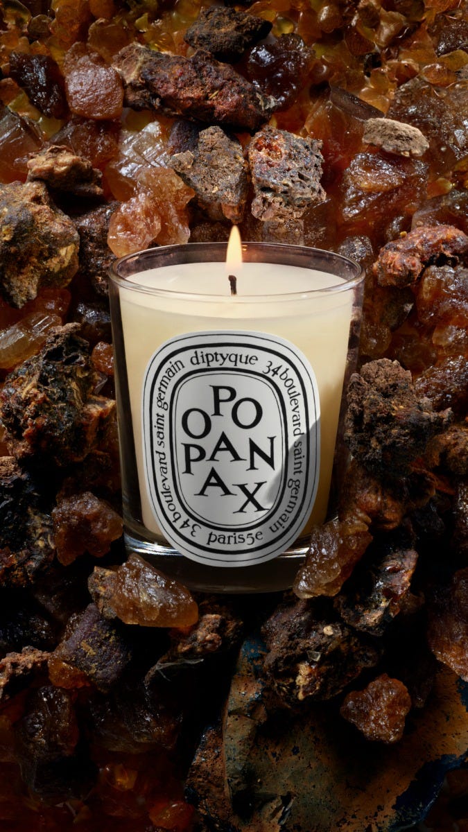 edito-image white-dots