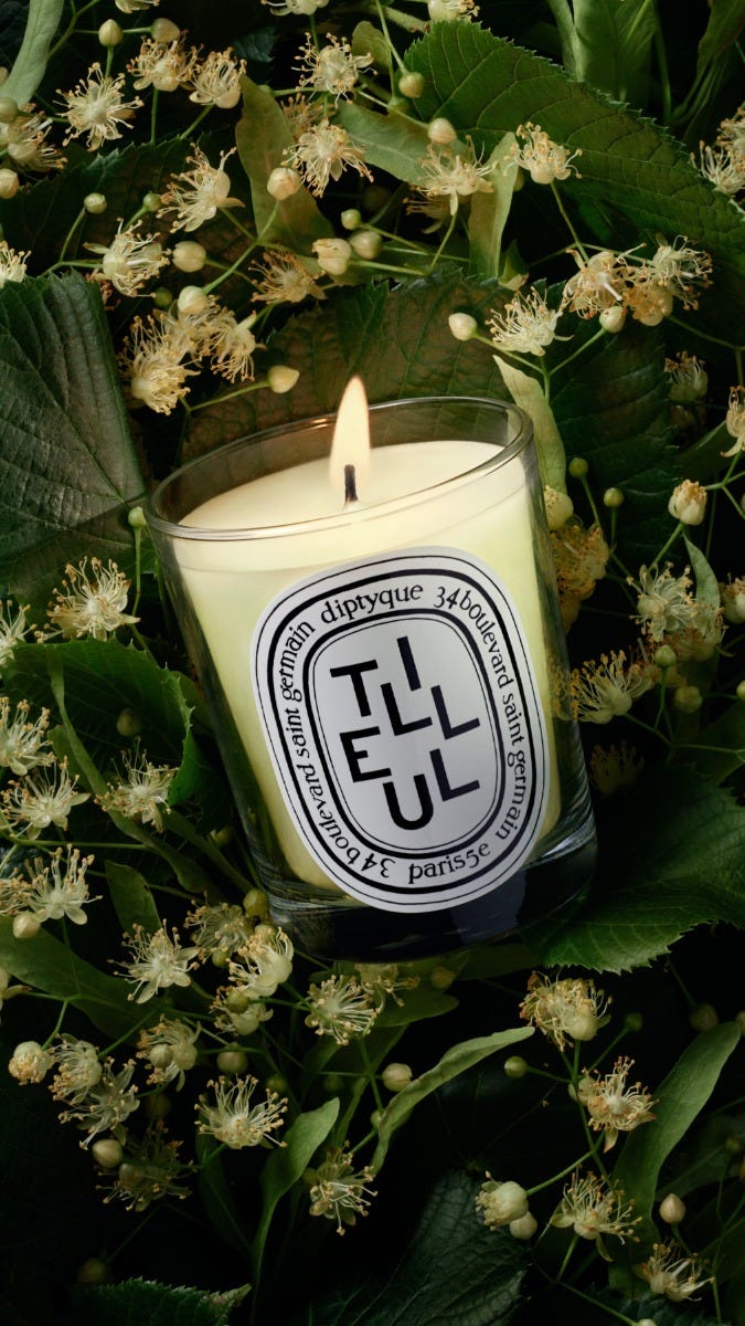 edito-image white-dots