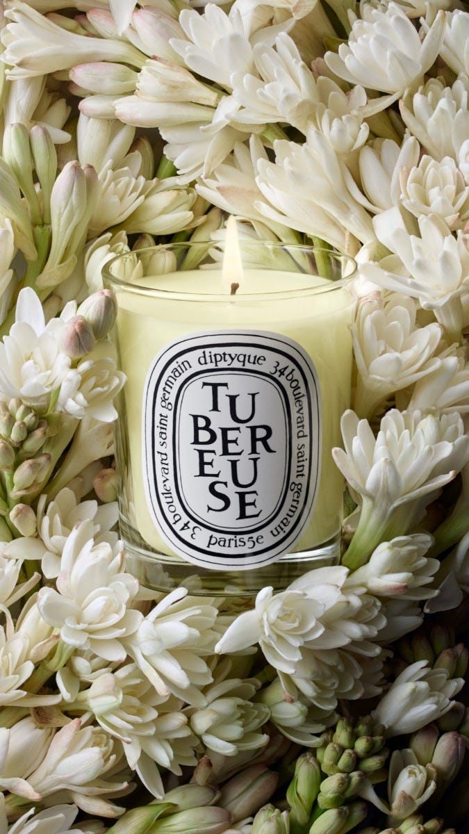 white-dots edito-image