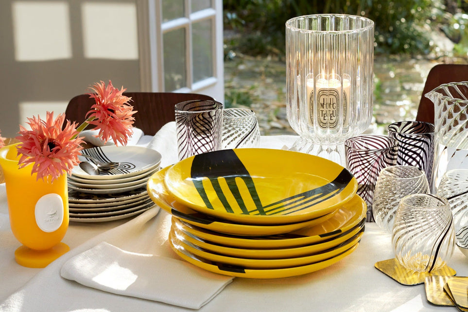 Decorative plate - Yellow cast shadow